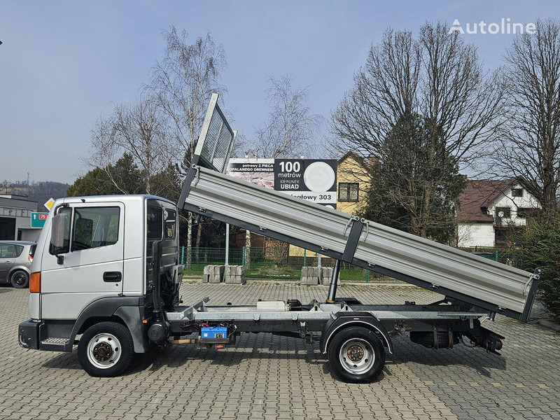 Nissan Atleon 35.110 3 way tipper - Volquete furgoneta: foto 3 Nissan Atleon 35.110 3 way tipper - Volquete furgoneta: foto 3