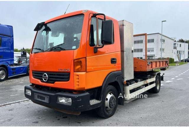Nissan Atleon 80.19 - Hook lift truck+tipper - Camión multibasculante: foto 2 Nissan Atleon 80.19 - Hook lift truck+tipper - Camión multibasculante: foto 2