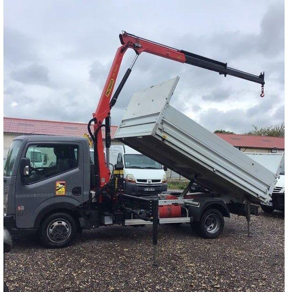 Nissan NT400 - Tipper+crane - Camión volquete, Camión grúa: foto 4 Nissan NT400 - Tipper+crane - Camión volquete, Camión grúa: foto 4