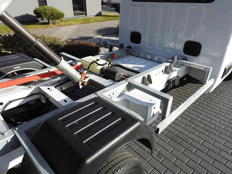 Volquete furgoneta Renault MASTER WYWROTKA TEMPOMAT KLIMATYZACJA LEDY BLIŹNIACZE KOŁA 130K: foto 20 Volquete furgoneta Renault MASTER WYWROTKA TEMPOMAT KLIMATYZACJA LEDY BLIŹNIACZE KOŁA 130K: foto 20