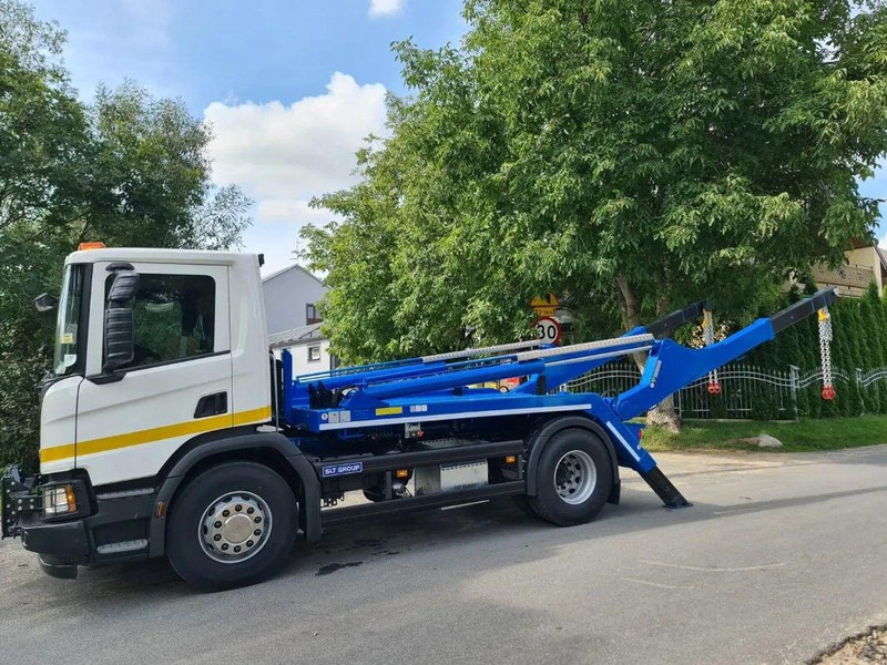 Scania P280 XT Skip Loader - Camión portacontenedor de cadenas: foto 2 Scania P280 XT Skip Loader - Camión portacontenedor de cadenas: foto 2