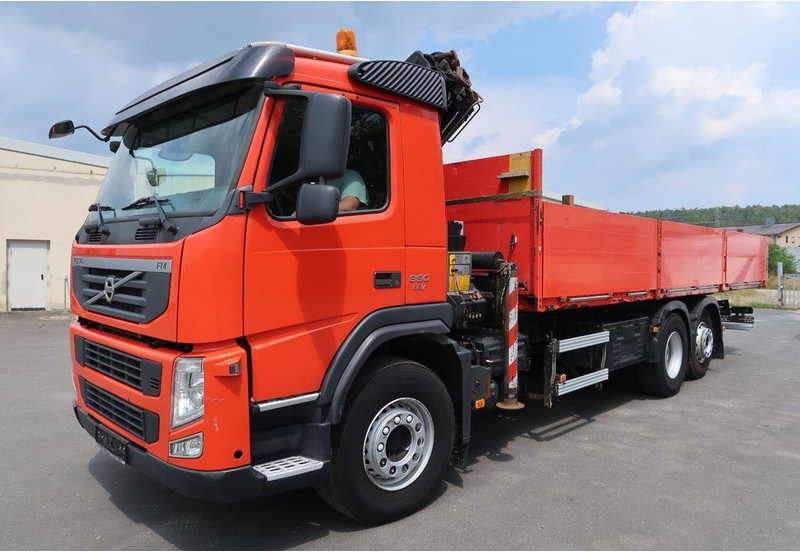 Volvo FM 330 6x2 - Camión caja abierta, Camión grúa: foto 2 Volvo FM 330 6x2 - Camión caja abierta, Camión grúa: foto 2