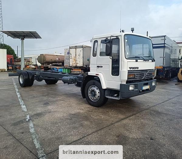 VOLVO FL6 19 | Intercooler | On springs | On 10 studs - Camión chasis: foto 1 VOLVO FL6 19 | Intercooler | On springs | On 10 studs - Camión chasis: foto 1