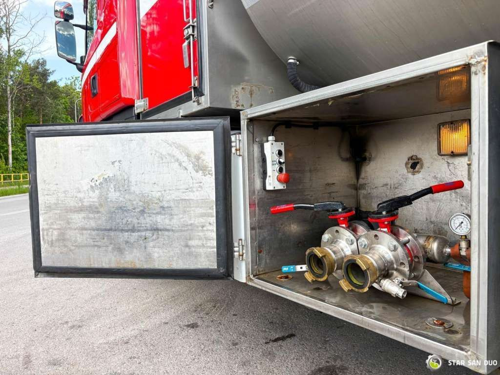 Scania D 320 FIRE BRIGADE Tank 12,000 Litres - Camión: foto 2 Scania D 320 FIRE BRIGADE Tank 12,000 Litres - Camión: foto 2
