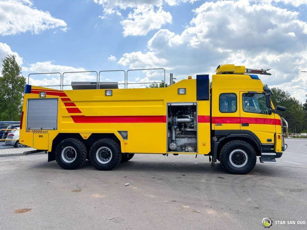 Volvo  FM 460 6x6 Rosenbauer Fire Truck LSP Water Tank - Camión: foto 3 Volvo  FM 460 6x6 Rosenbauer Fire Truck LSP Water Tank - Camión: foto 3