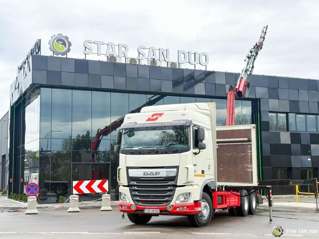 DAF  XF 440 6x2 Fassi F365 FLY JIBCranePallet Grippe - Camión grúa: foto 4 DAF  XF 440 6x2 Fassi F365 FLY JIBCranePallet Grippe - Camión grúa: foto 4