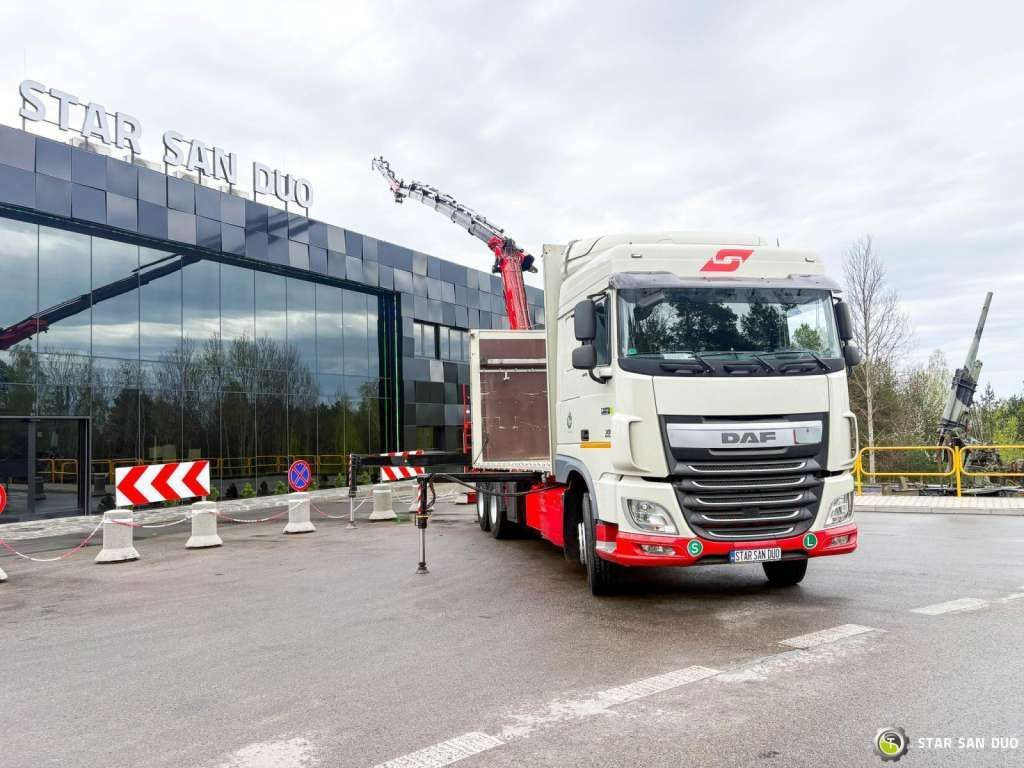 DAF XF 440 6x2 Fassi F365 FLY JIBCranePallet Grippe - Camión grúa: foto 2 DAF XF 440 6x2 Fassi F365 FLY JIBCranePallet Grippe - Camión grúa: foto 2
