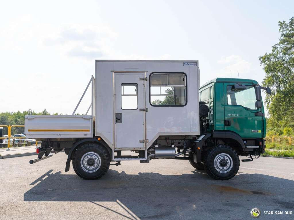 MAN TGM 13.240 4x4 BL Double Cab Camper BUS - Camión chasis: foto 2 MAN TGM 13.240 4x4 BL Double Cab Camper BUS - Camión chasis: foto 2