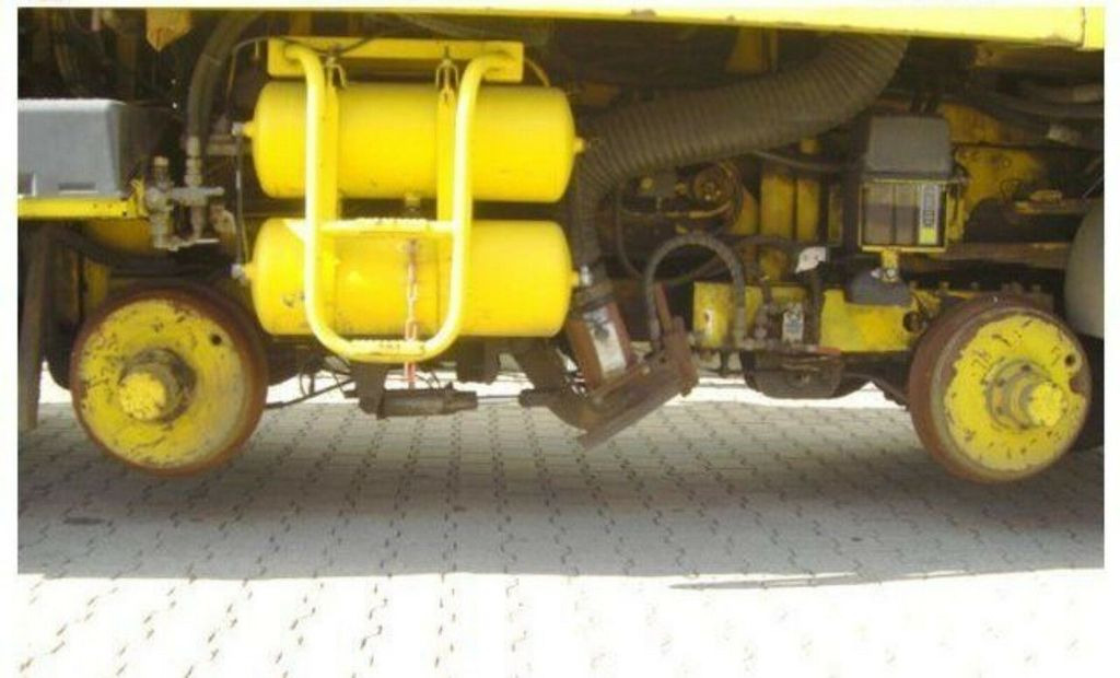 Mercedes-Benz SK 1820 4x2 Schienenreinigungs Kehrmaschine RAIL - Barredora vial: foto 2 Mercedes-Benz SK 1820 4x2 Schienenreinigungs Kehrmaschine RAIL - Barredora vial: foto 2