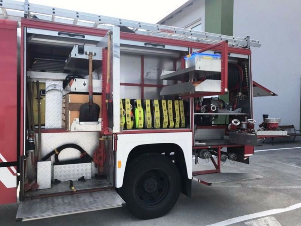 Steyr 13S23 4x4 Feuerwehr 2000 liter Fire - Camión de bomberos: foto 2 Steyr 13S23 4x4 Feuerwehr 2000 liter Fire - Camión de bomberos: foto 2
