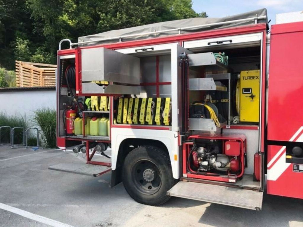 Steyr 13S23 4x4 Feuerwehr 2000 liter Fire - Camión de bomberos: foto 3 Steyr 13S23 4x4 Feuerwehr 2000 liter Fire - Camión de bomberos: foto 3