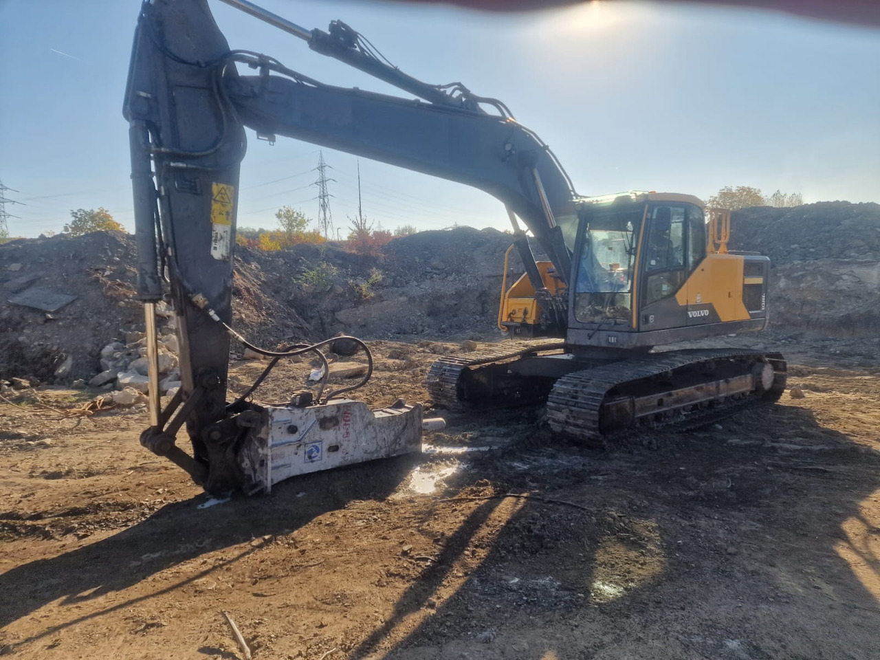 VOLVO EC220 E - Excavadora: foto 1 VOLVO EC220 E - Excavadora: foto 1