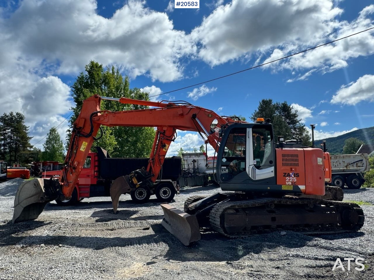 Hitachi ZX225 - Excavadora: foto 2 Hitachi ZX225 - Excavadora: foto 2