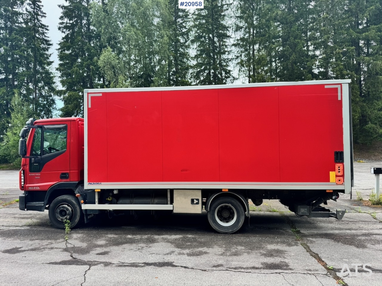 Iveco EuroCargo 120-210L - Camión caja cerrada: foto 3 Iveco EuroCargo 120-210L - Camión caja cerrada: foto 3
