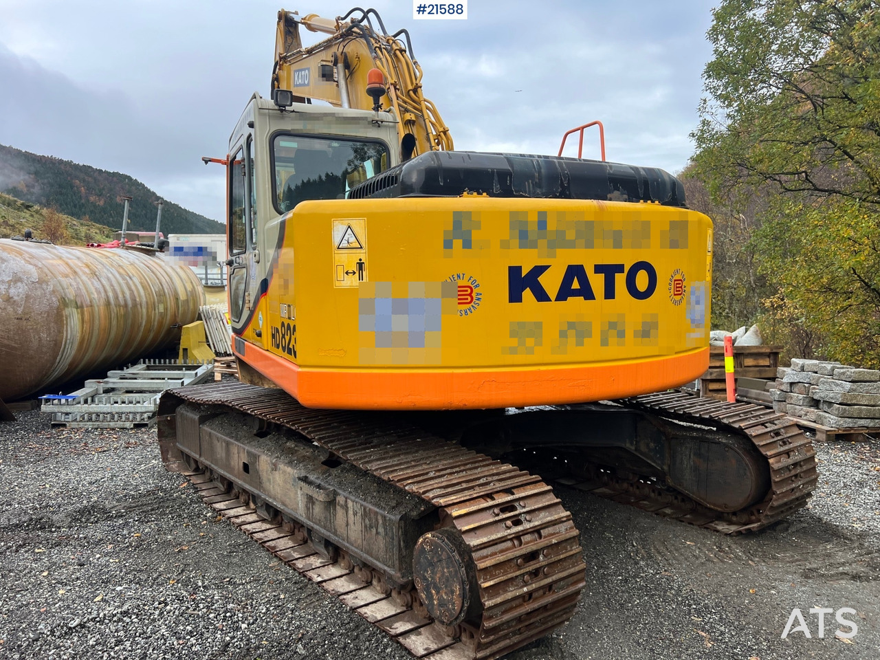 Kato HD 823 MR gravemaskin m/ rototilt, pusseskuff, atlas Copco kompressor , tamrock boretårn, skuffe m/klype, tannskuffe m/ skjær,smalskuffe, hydraulisk soldeskuffe og pigg - Excavadora de cadenas: foto 4 Kato HD 823 MR gravemaskin m/ rototilt, pusseskuff, atlas Copco kompressor , tamrock boretårn, skuffe m/klype, tannskuffe m/ skjær,smalskuffe, hydraulisk soldeskuffe og pigg - Excavadora de cadenas: foto 4