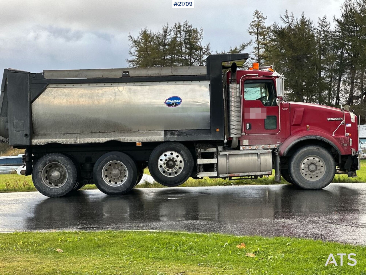 Kenworth 2005 KENWORTH T800 tippbil 8x4 m/ Rhodes påbygg, kompressor, vibrator i kassen. Høy lasteevne! SE VIDEO. - Camión volquete: foto 2 Kenworth 2005 KENWORTH T800 tippbil 8x4 m/ Rhodes påbygg, kompressor, vibrator i kassen. Høy lasteevne! SE VIDEO. - Camión volquete: foto 2