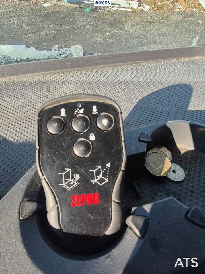 Camión caja cerrada Mercedes 818: foto 7