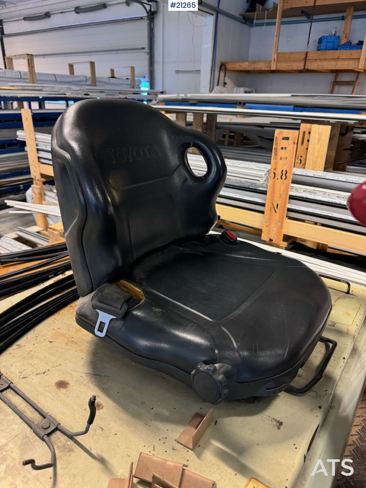 Carretilla elevadora eléctrica Toyota 3FB25: foto 11 Carretilla elevadora eléctrica Toyota 3FB25: foto 11