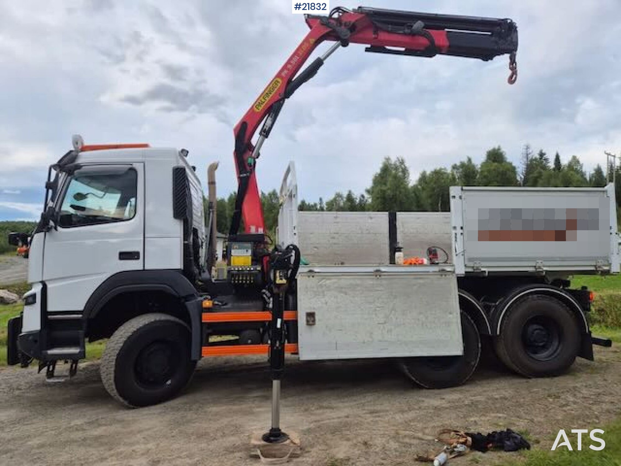 Volvo 2019 Volvo FMX 6x6 brøyterigget tippbil m/ 9,5 t/m kran, 2 sett dekk og lettkasse - Camión volquete: foto 4 Volvo 2019 Volvo FMX 6x6 brøyterigget tippbil m/ 9,5 t/m kran, 2 sett dekk og lettkasse - Camión volquete: foto 4