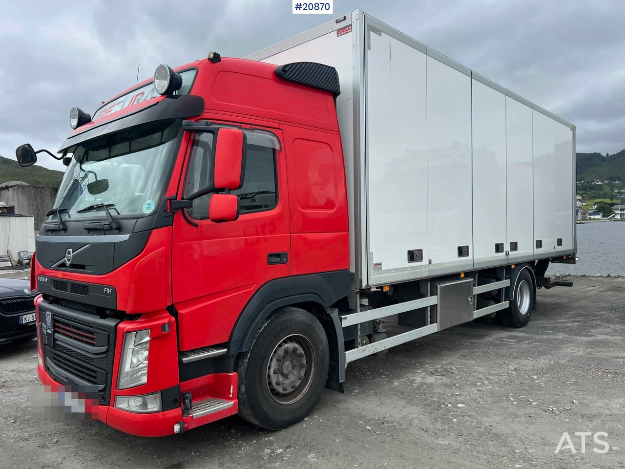 Volvo FM 330 - Camión caja cerrada: foto 1 Volvo FM 330 - Camión caja cerrada: foto 1