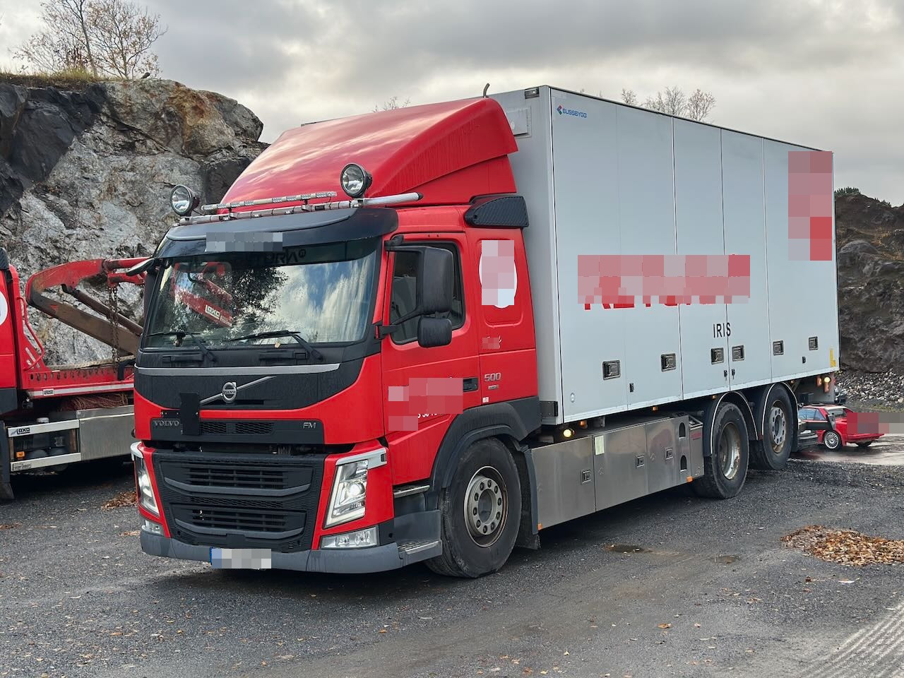 Volvo FM 500 6x2 skapbil m/ full sideåpning og lift. - Camión caja cerrada: foto 1 Volvo FM 500 6x2 skapbil m/ full sideåpning og lift. - Camión caja cerrada: foto 1