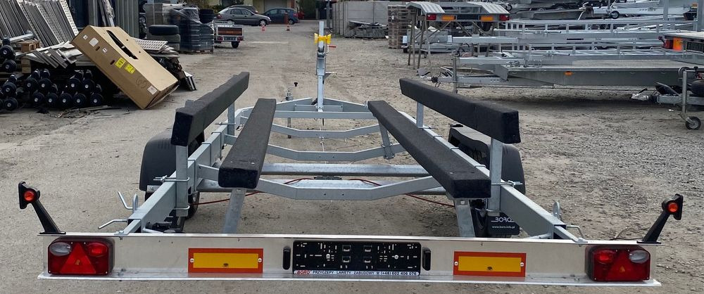 Boro PRZYCZEPA PODŁODZIOWA STYL AMERYKAŃSKI 7,30m - Remolque para barco: foto 4 Boro PRZYCZEPA PODŁODZIOWA STYL AMERYKAŃSKI 7,30m - Remolque para barco: foto 4