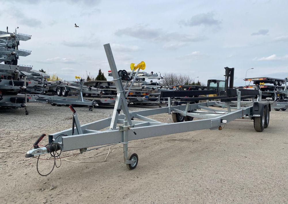 Boro PRZYCZEPA PODŁODZIOWA STYL AMERYKAŃSKI 7,80M - Remolque para barco: foto 2 Boro PRZYCZEPA PODŁODZIOWA STYL AMERYKAŃSKI 7,80M - Remolque para barco: foto 2