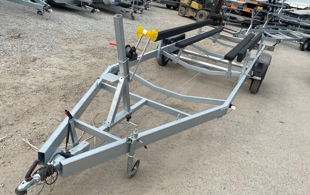 Boro PRZYCZEPA PODŁODZIOWA STYL AMERYKAŃSKI 7,80M - Remolque para barco: foto 3 Boro PRZYCZEPA PODŁODZIOWA STYL AMERYKAŃSKI 7,80M - Remolque para barco: foto 3