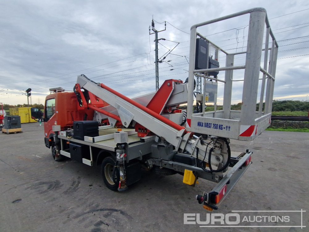 2014 Nissan Cabstar 35.12 - Camión con plataforma elevadora: foto 3 2014 Nissan Cabstar 35.12 - Camión con plataforma elevadora: foto 3