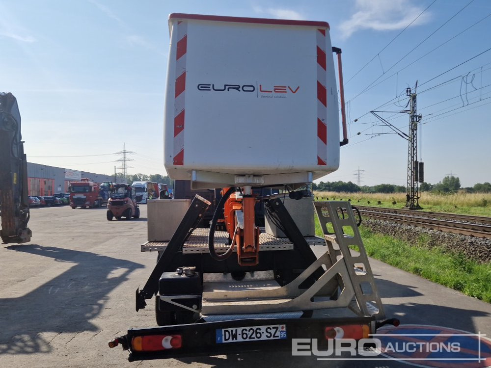 2015 Renault Maxity - Camión con plataforma elevadora: foto 4 2015 Renault Maxity - Camión con plataforma elevadora: foto 4