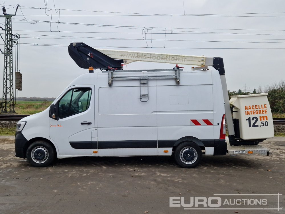 2019 Renault Master 135 - Camión con plataforma elevadora: foto 2 2019 Renault Master 135 - Camión con plataforma elevadora: foto 2