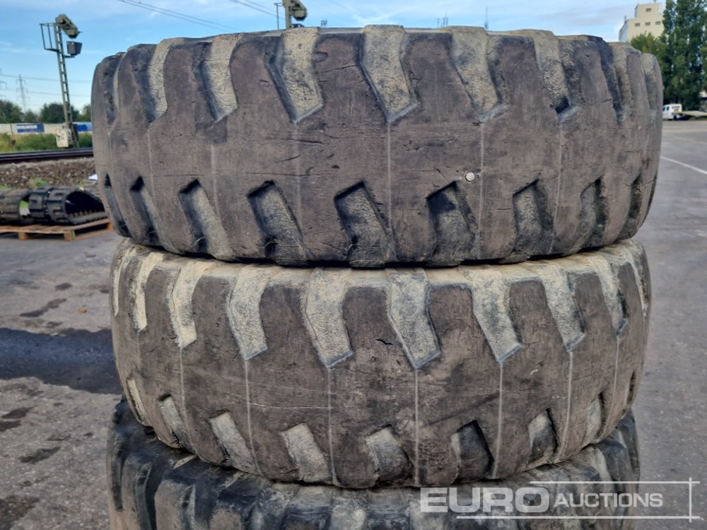 335/80/20 Tyres (4 of) - Neumático: foto 3 335/80/20 Tyres (4 of) - Neumático: foto 3