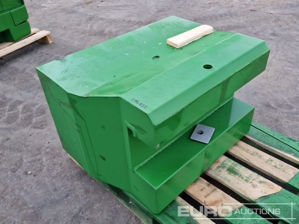 Unused 2025 John Deere 600kg Front Weights to suit John Deere Tractors, Metal Case with Towing Eye (Green) - Maquinaria agrícola: foto 2 Unused 2025 John Deere 600kg Front Weights to suit John Deere Tractors, Metal Case with Towing Eye (Green) - Maquinaria agrícola: foto 2