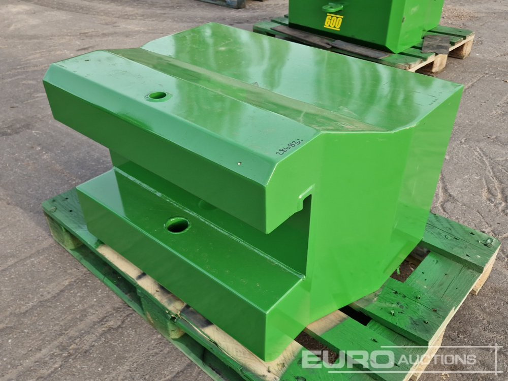 Unused 2025 John Deere 600kg Front Weights to suit John Deere Tractors, Metal Case with Towing Eye (Green) - Maquinaria agrícola: foto 1 Unused 2025 John Deere 600kg Front Weights to suit John Deere Tractors, Metal Case with Towing Eye (Green) - Maquinaria agrícola: foto 1