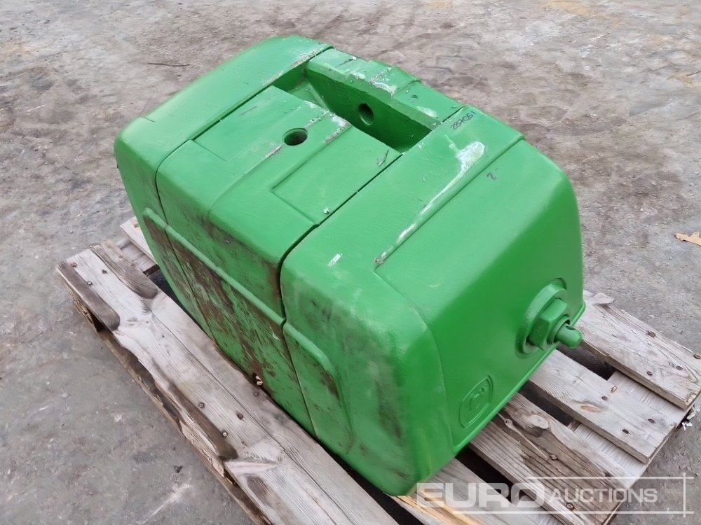 Unused 2025 John Deere 900 kg Cast Iron Block Weight. Can be Mounted on the Front Weight Carrier, Front Hitch or Rear Hitch - Maquinaria agrícola: foto 1 Unused 2025 John Deere 900 kg Cast Iron Block Weight. Can be Mounted on the Front Weight Carrier, Front Hitch or Rear Hitch - Maquinaria agrícola: foto 1