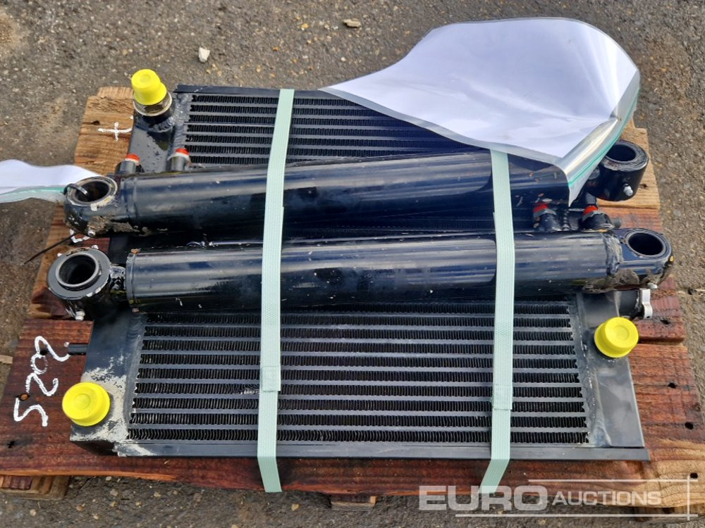 Cylinder (2 of) + Radiator to suit Thwaites MACH201 - Piezas de recambio: foto 1 Cylinder (2 of) + Radiator to suit Thwaites MACH201 - Piezas de recambio: foto 1