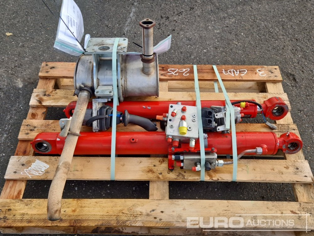 Spare Parts, Cylinder, Joysticks, Hydraulic Parts, Exhaust to suit Volvo ECR50D - Piezas de recambio para Excavadora: foto 1 Spare Parts, Cylinder, Joysticks, Hydraulic Parts, Exhaust to suit Volvo ECR50D - Piezas de recambio para Excavadora: foto 1