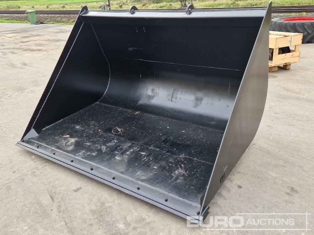 Unused 2025 94" 3m³ Front Loading Bucket to suit Manitou Telehandlers with Reinforcement on Sides and Corners + Replacable Cutting Edge - Cazo: foto 1 Unused 2025 94" 3m³ Front Loading Bucket to suit Manitou Telehandlers with Reinforcement on Sides and Corners + Replacable Cutting Edge - Cazo: foto 1