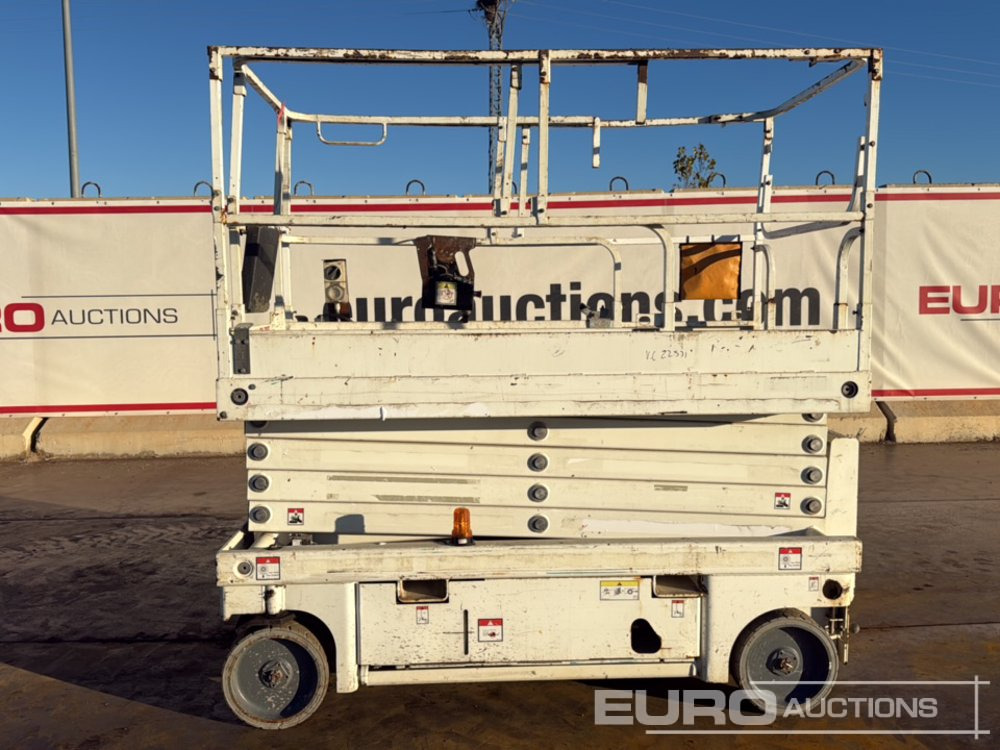 2014 Haulotte Compact 12 - Plataforma de tijeras: foto 2 2014 Haulotte Compact 12 - Plataforma de tijeras: foto 2