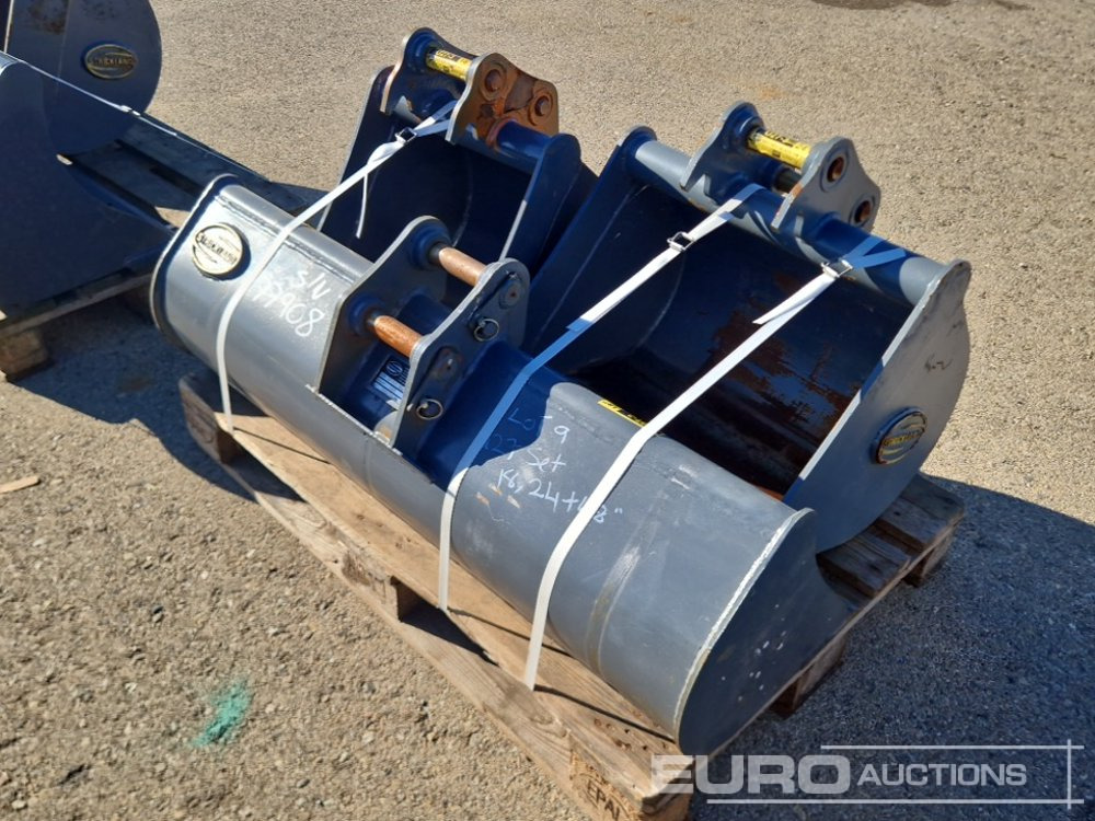 Strickland Set of U27 18' Clening Bucke (S/N 5031006042), U27 24' Cleaning Bucket (S/N 5030169083BD), U27 348D Cleaning Bucket (S/N 502450688) - Cazo: foto 1 Strickland Set of U27 18' Clening Bucke (S/N 5031006042), U27 24' Cleaning Bucket (S/N 5030169083BD), U27 348D Cleaning Bucket (S/N 502450688) - Cazo: foto 1