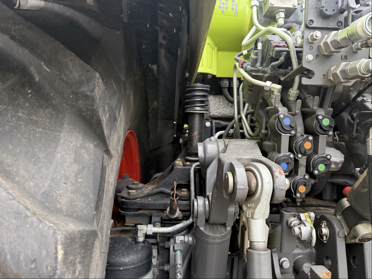 Claas Axion 870 C-Matic - Tractor: foto 2 Claas Axion 870 C-Matic - Tractor: foto 2