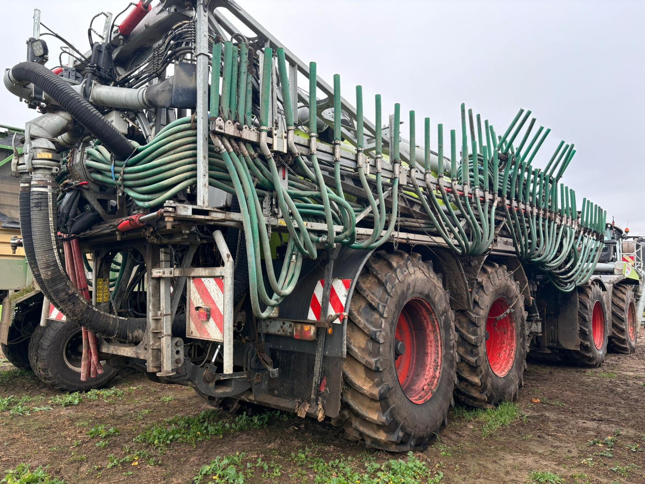 Claas Xerion 4000 SaddleTrac - Esparcidor de fertilizantes: foto 3 Claas Xerion 4000 SaddleTrac - Esparcidor de fertilizantes: foto 3