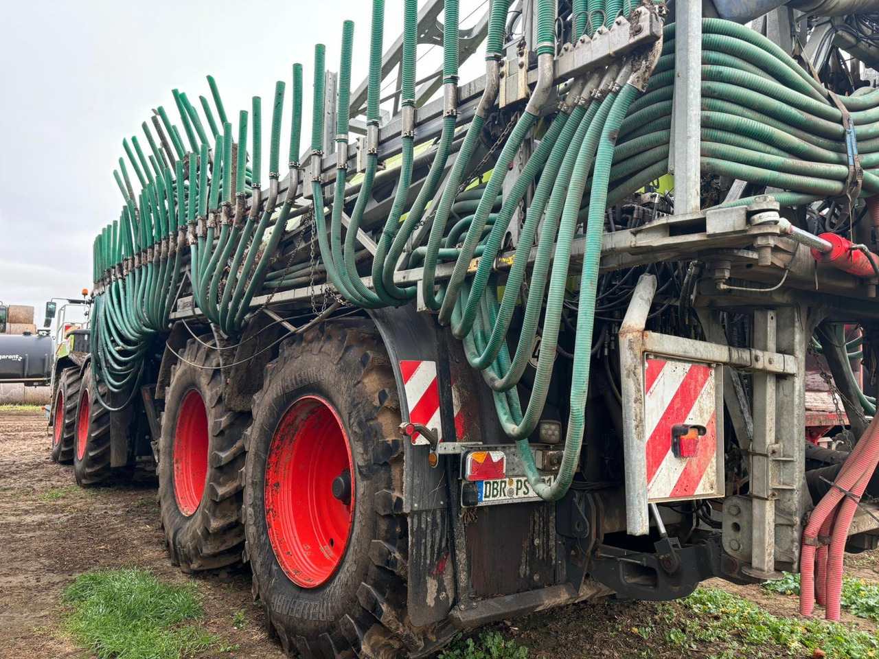 Claas Xerion 4000 SaddleTrac - Esparcidor de fertilizantes: foto 2 Claas Xerion 4000 SaddleTrac - Esparcidor de fertilizantes: foto 2