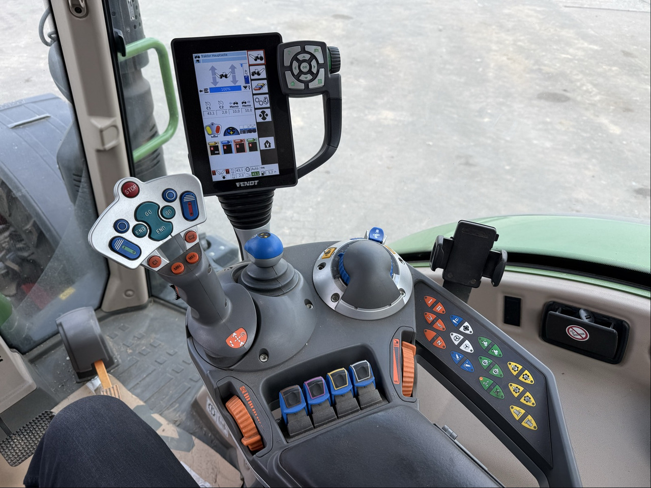 Tractor Fendt 724 Vario S4: foto 10 Tractor Fendt 724 Vario S4: foto 10