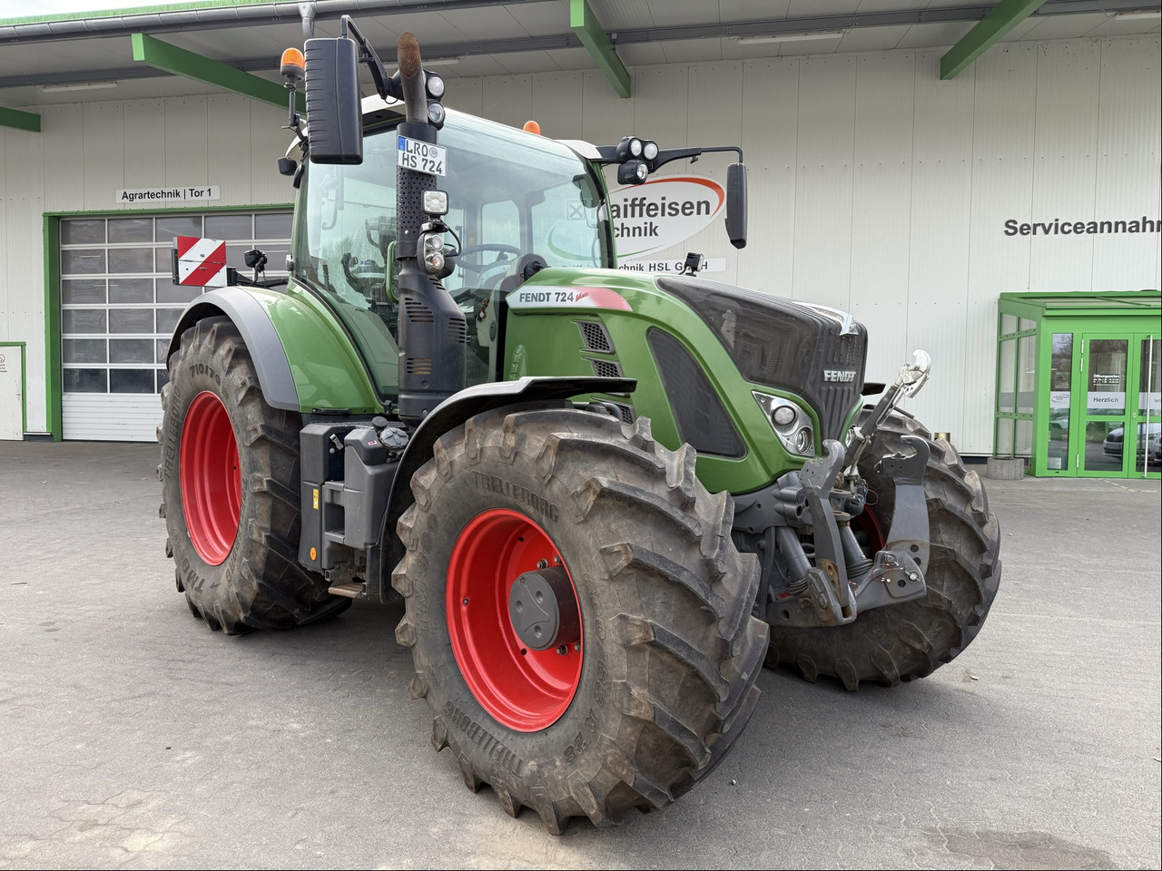 Fendt 724 Vario S4 - Tractor: foto 1 Fendt 724 Vario S4 - Tractor: foto 1