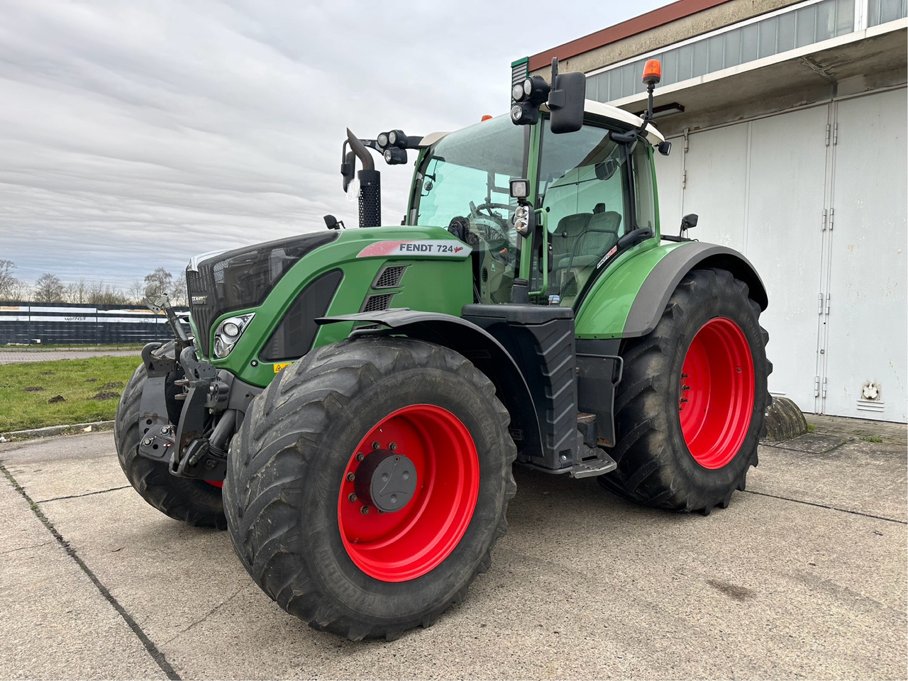 Fendt 724 Vario S4 Profi Plus - Tractor: foto 1 Fendt 724 Vario S4 Profi Plus - Tractor: foto 1