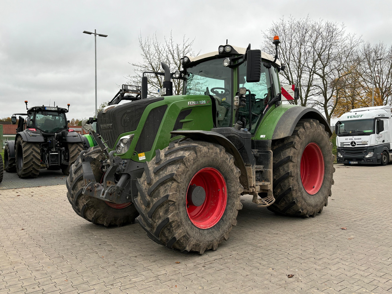 Fendt 828 Vario S4 Profi Plus - Tractor: foto 1 Fendt 828 Vario S4 Profi Plus - Tractor: foto 1