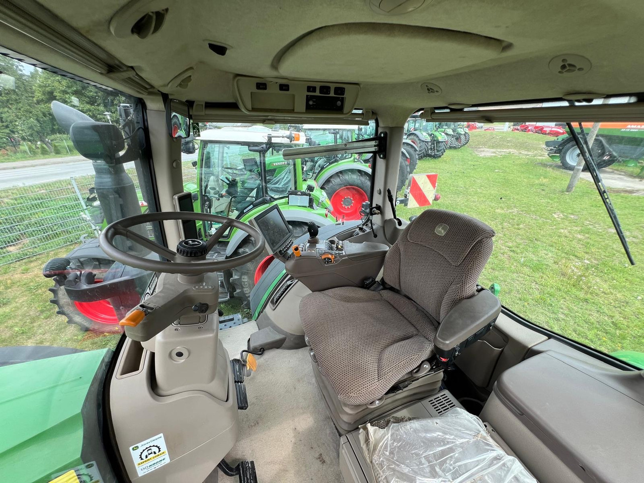 John Deere 7310 R - Tractor: foto 2 John Deere 7310 R - Tractor: foto 2