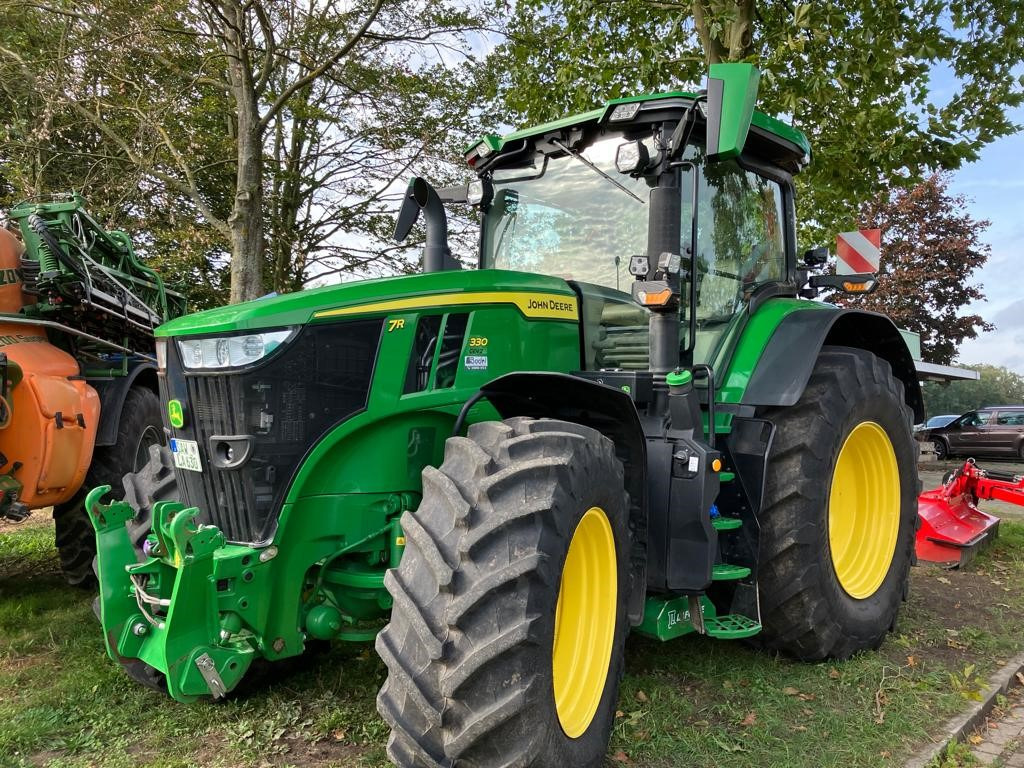 John Deere 7R 330 - Tractor: foto 1 John Deere 7R 330 - Tractor: foto 1