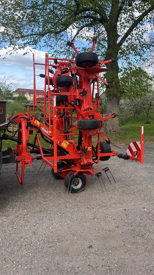 Kuhn GF8712 - Henificadora: foto 1 Kuhn GF8712 - Henificadora: foto 1